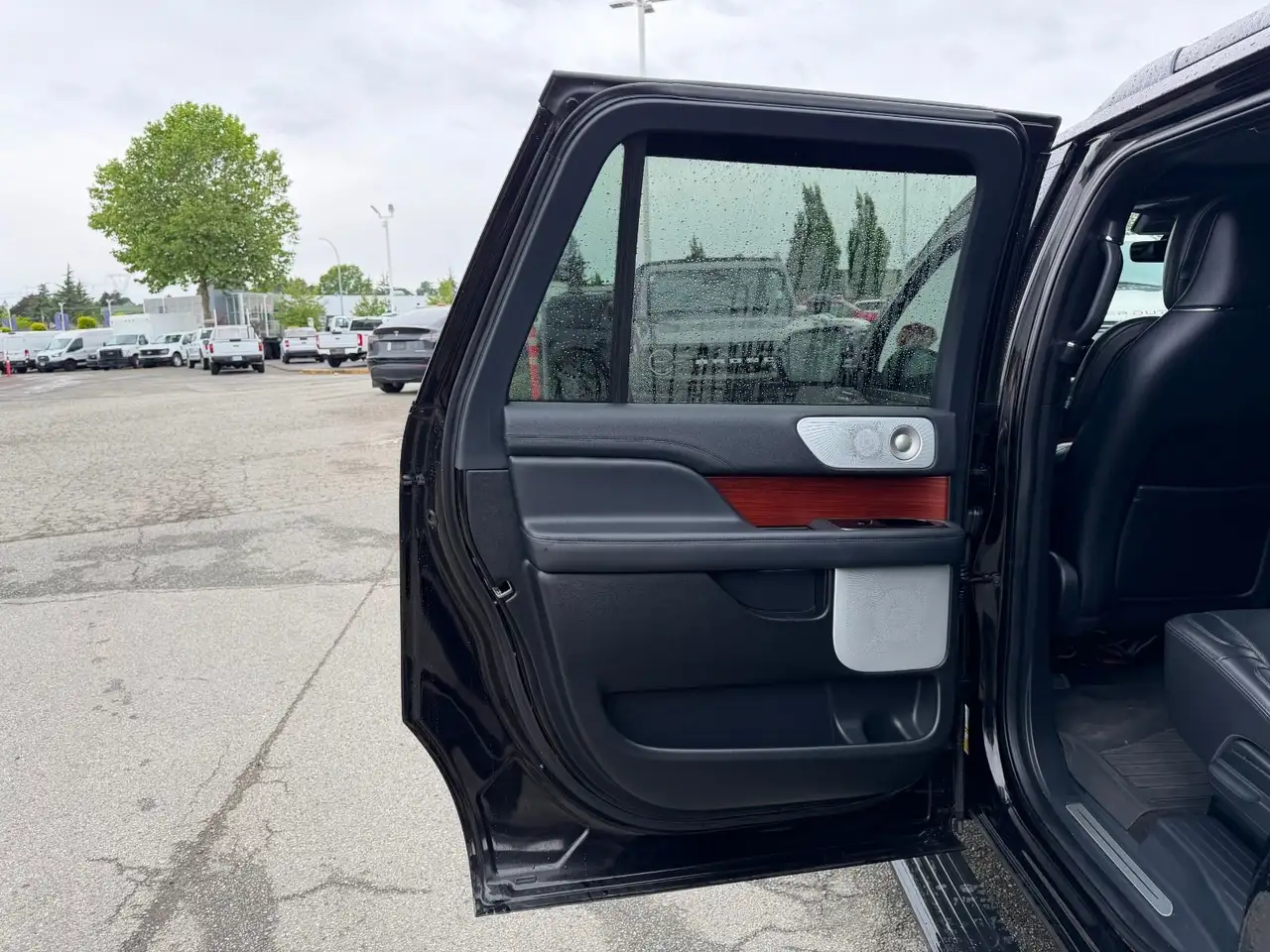 Lincoln Navigator photo Lincoln Navigator