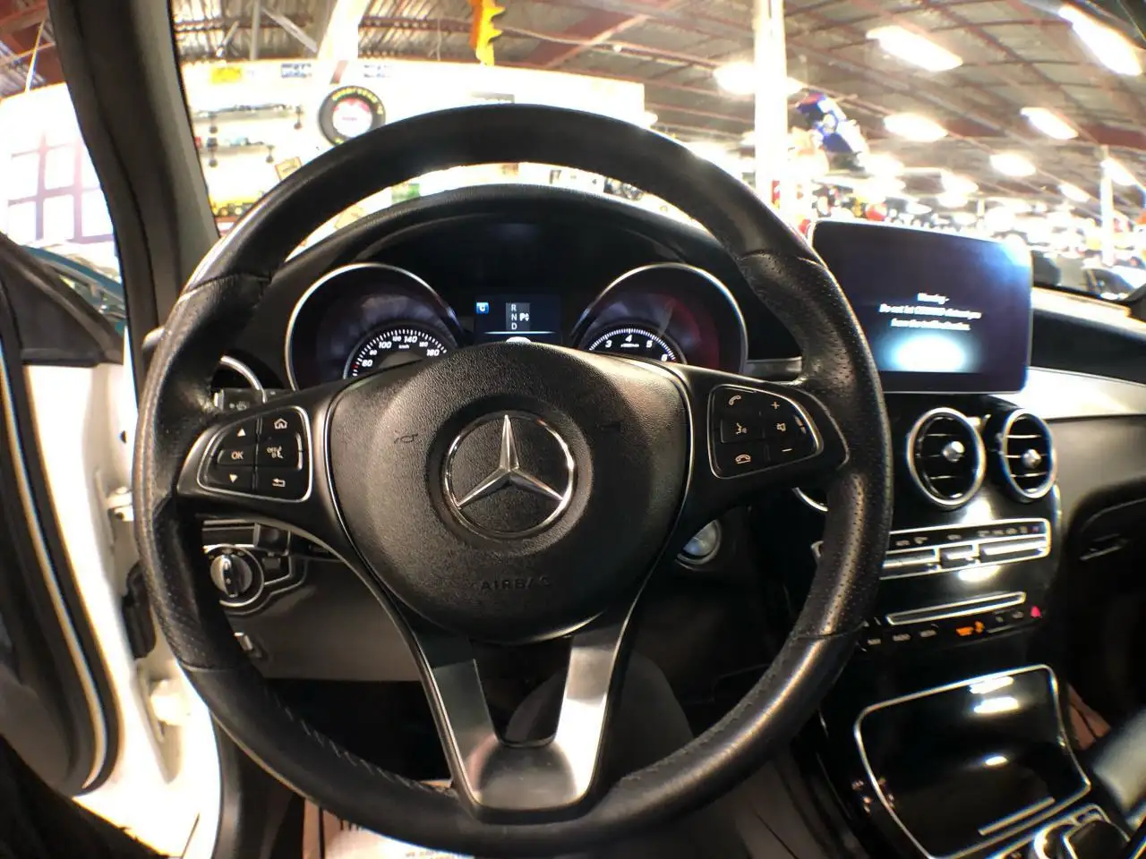 Mercedes-Benz GLC снимка Mercedes-Benz GLC
