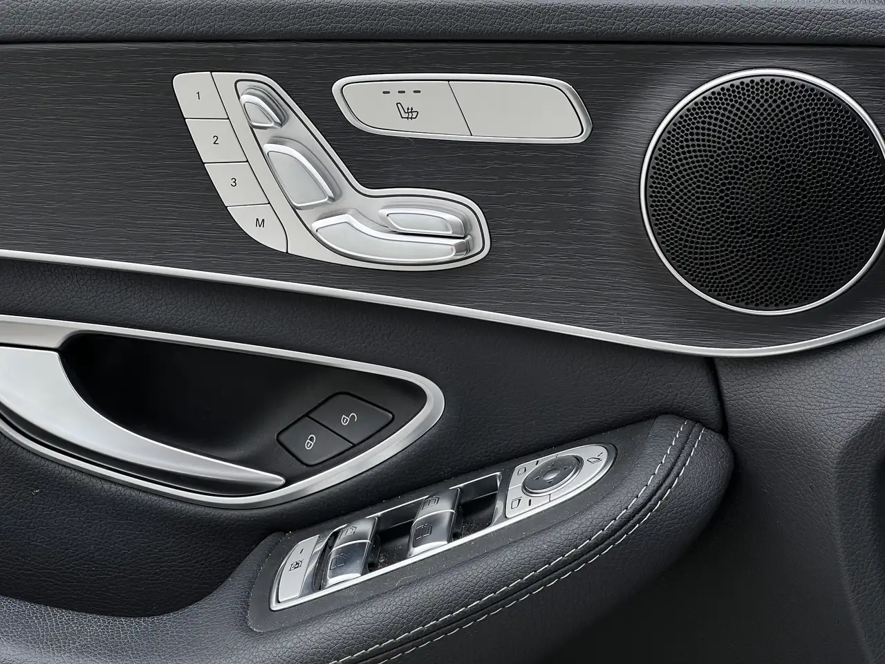 Mercedes-Benz C-Class photo Mercedes-Benz C-Class