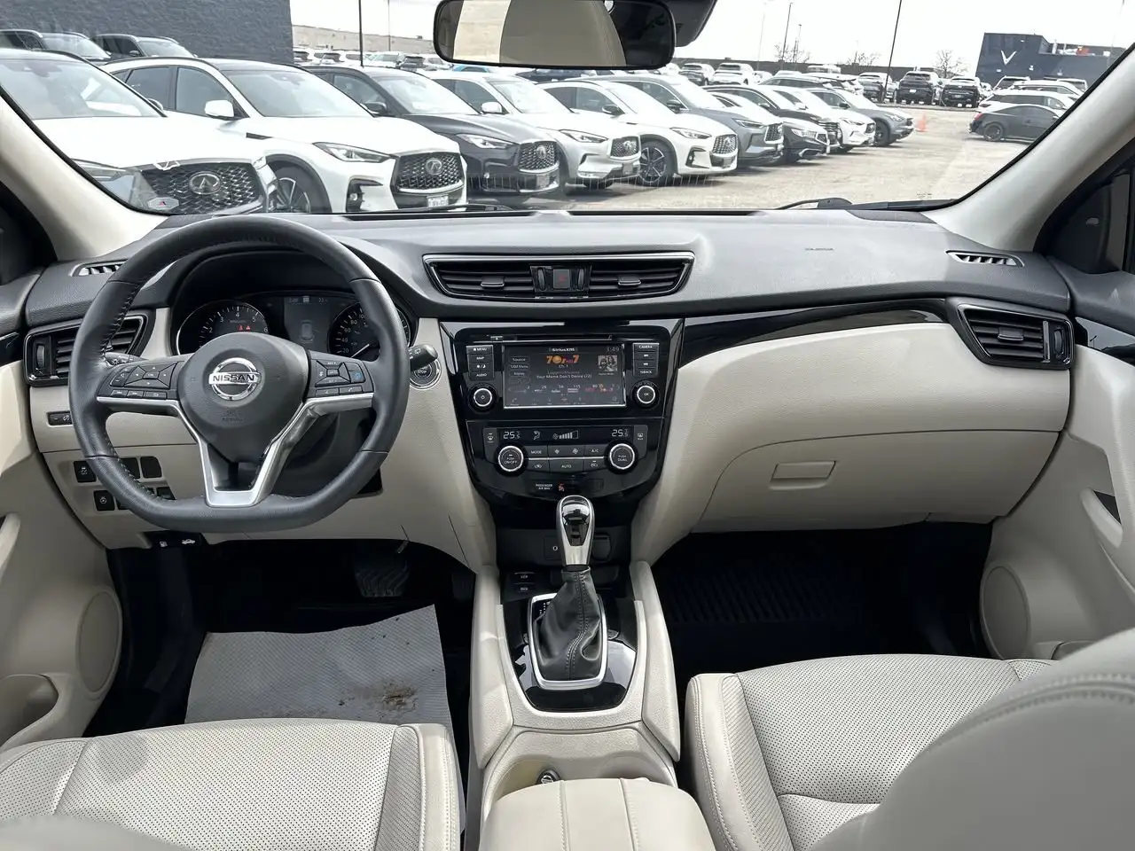 Nissan Qashqai снимка Nissan Qashqai