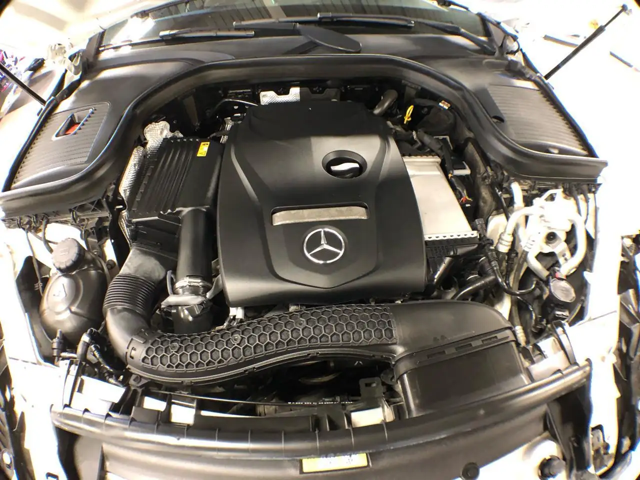 Mercedes-Benz GLC снимка Mercedes-Benz GLC