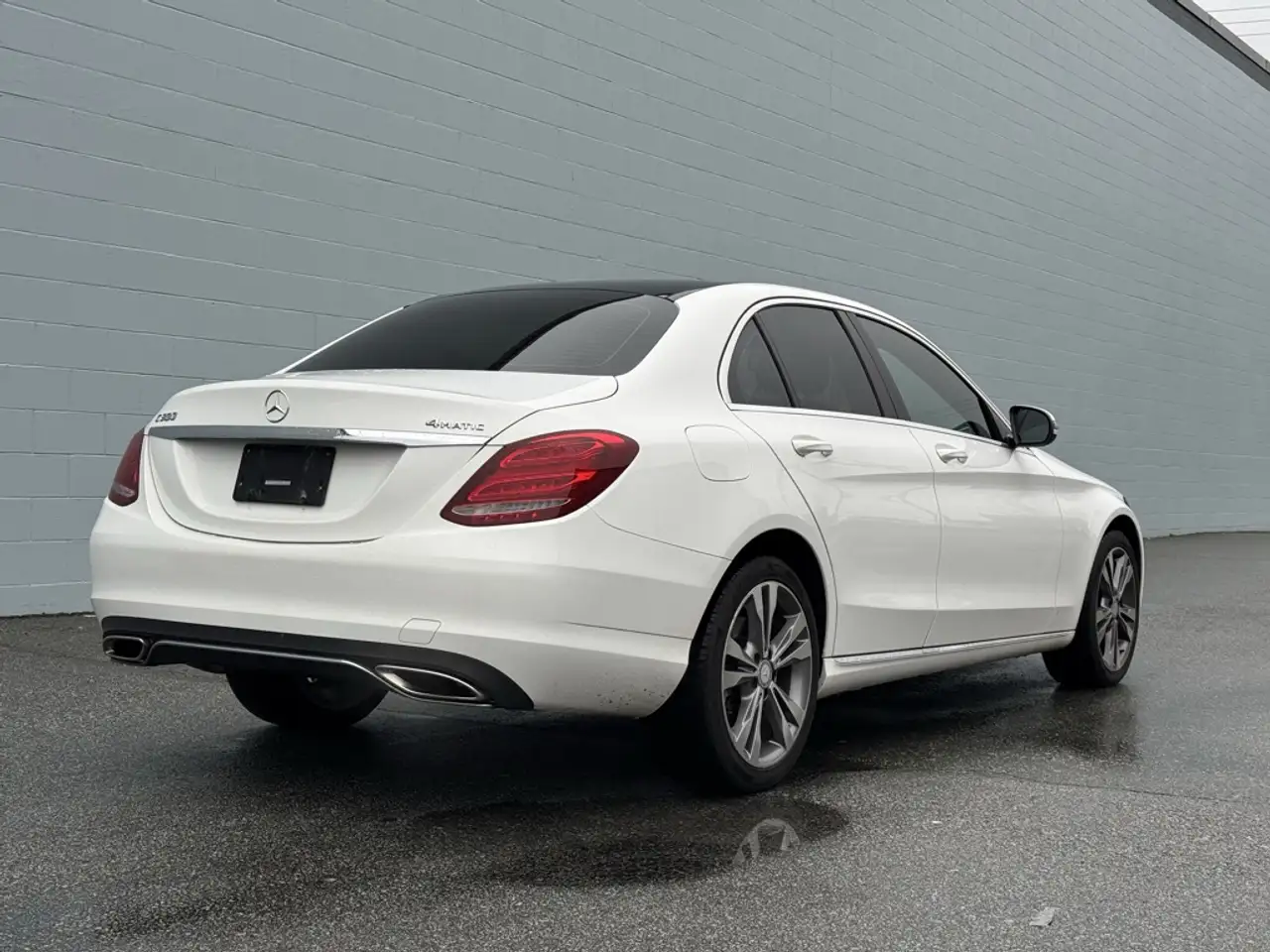 Mercedes-Benz C-Class снимка Mercedes-Benz C-Class