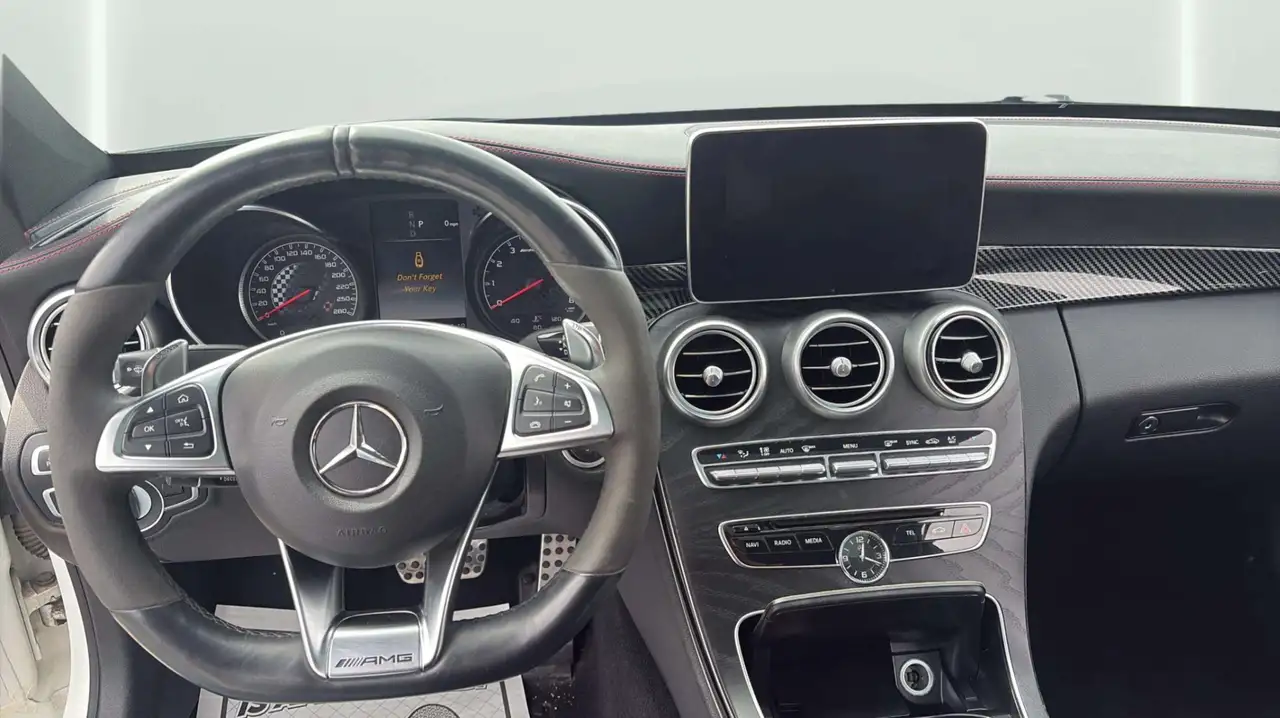 Mercedes-Benz C-Class снимка Mercedes-Benz C-Class