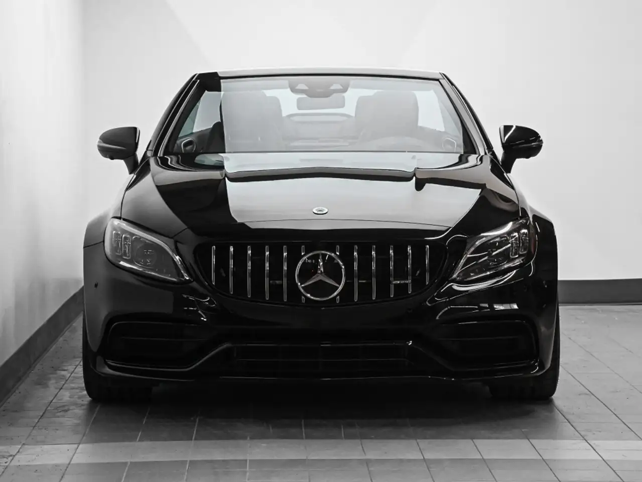 Mercedes-Benz C-Class снимка Mercedes-Benz C-Class