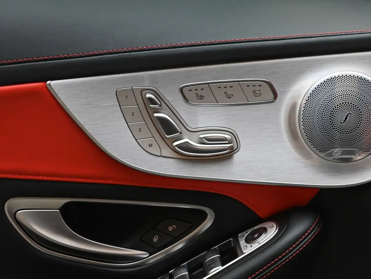 Mercedes-Benz C-Class снимка Mercedes-Benz C-Class