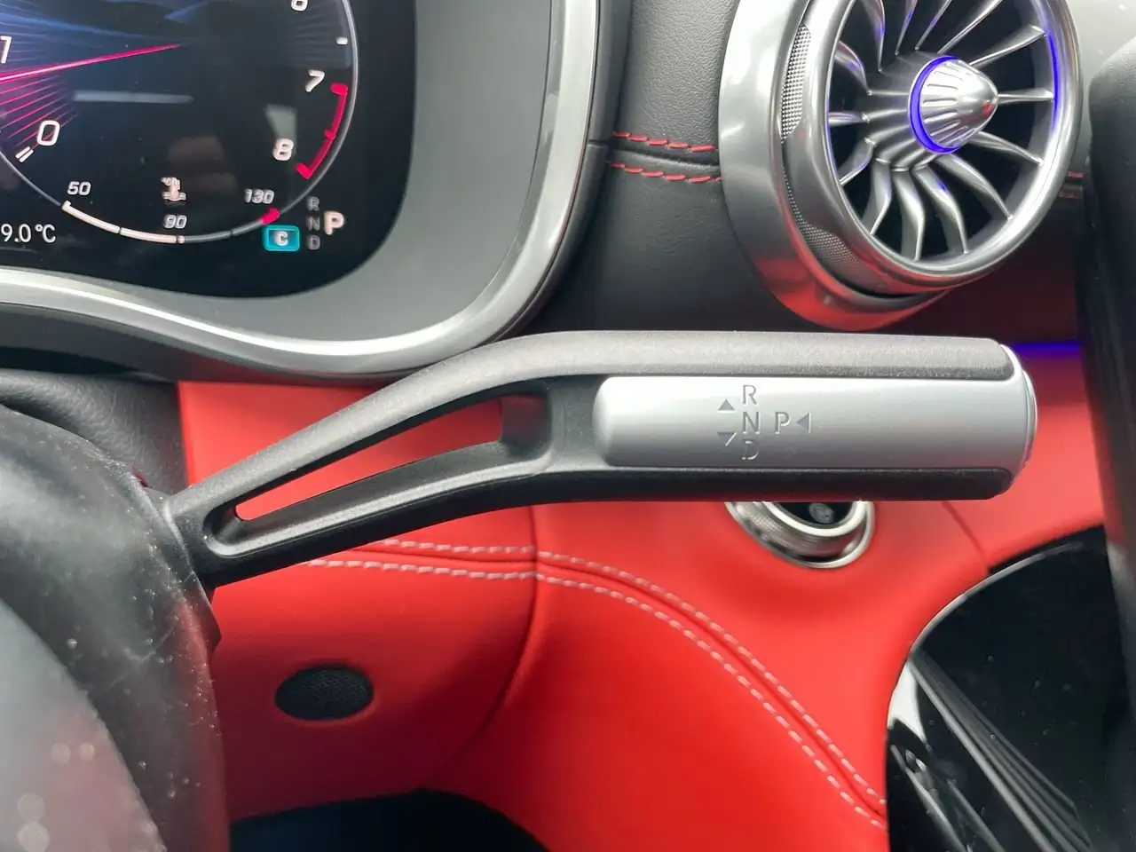 Mercedes-Benz SL снимка Mercedes-Benz SL