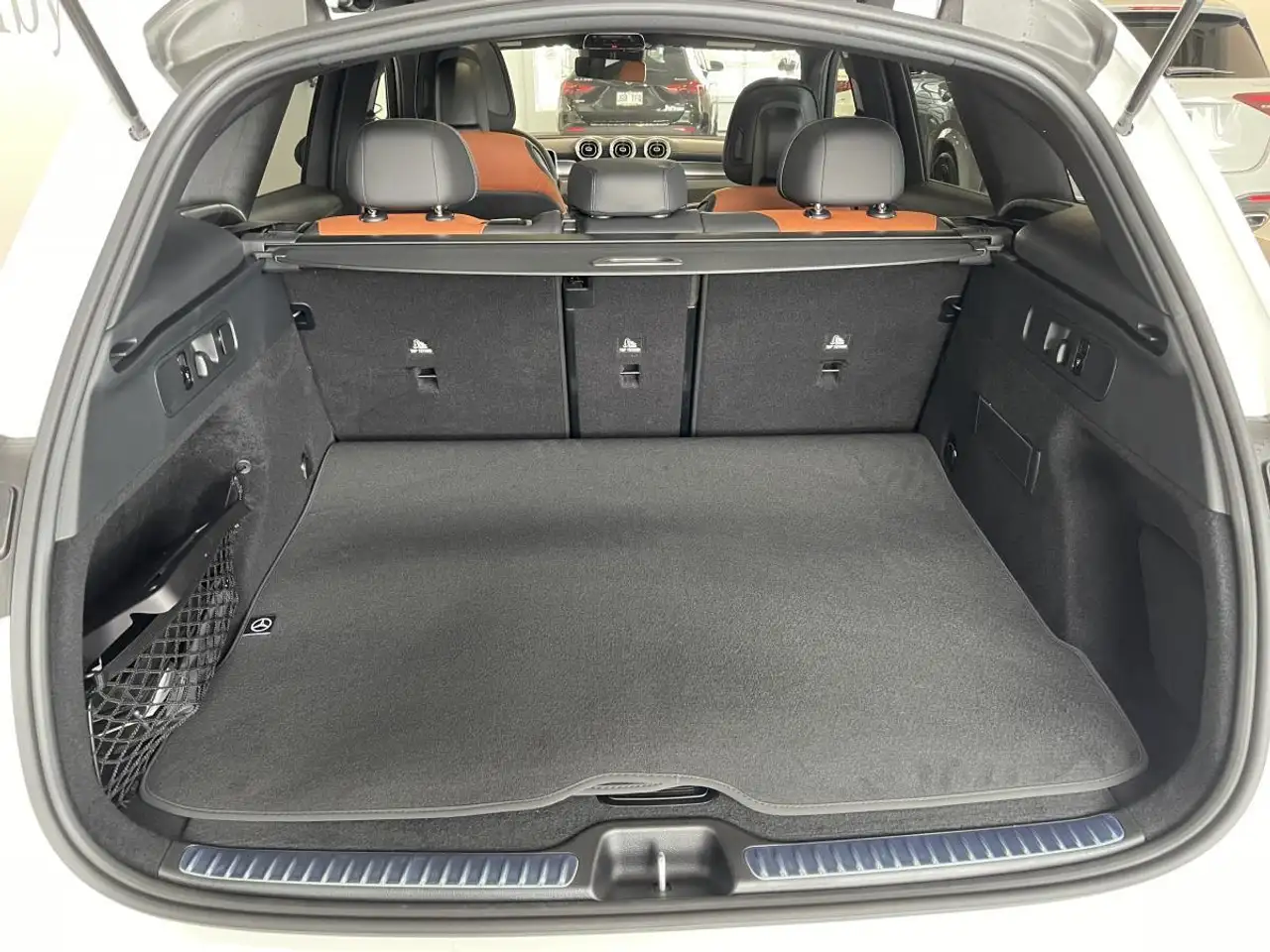 Mercedes-Benz GLC снимка Mercedes-Benz GLC