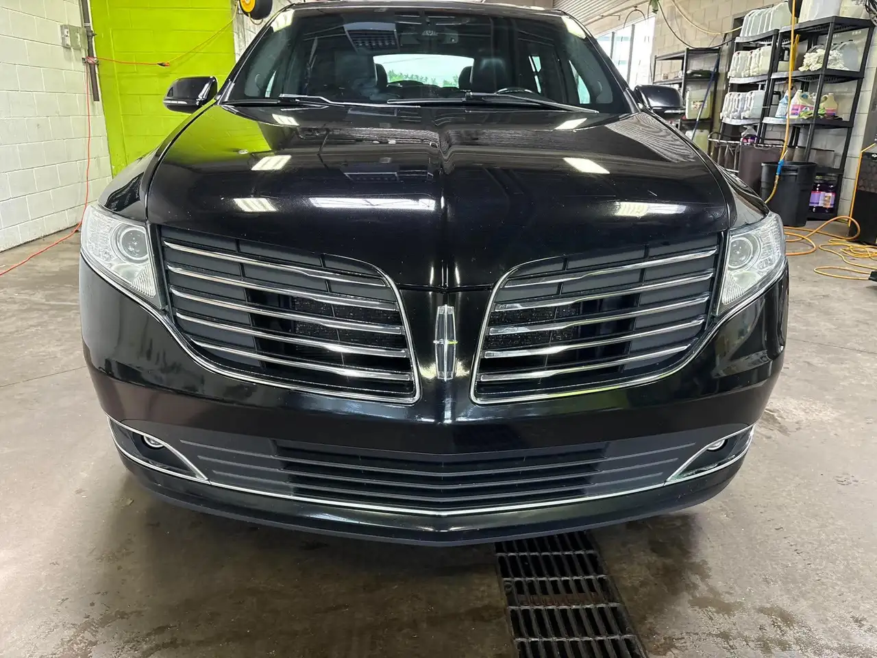 Lincoln MKT photo Lincoln MKT