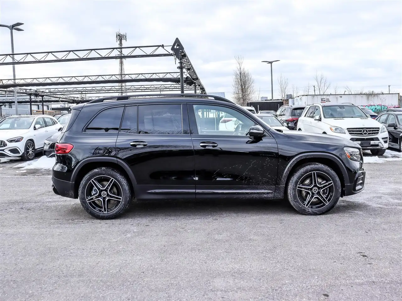 Mercedes-Benz GLB снимка Mercedes-Benz GLB