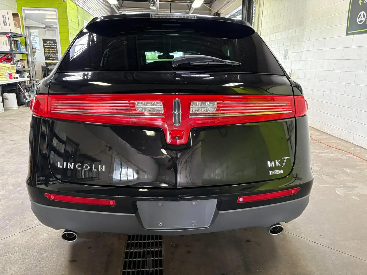 Lincoln MKT photo Lincoln MKT
