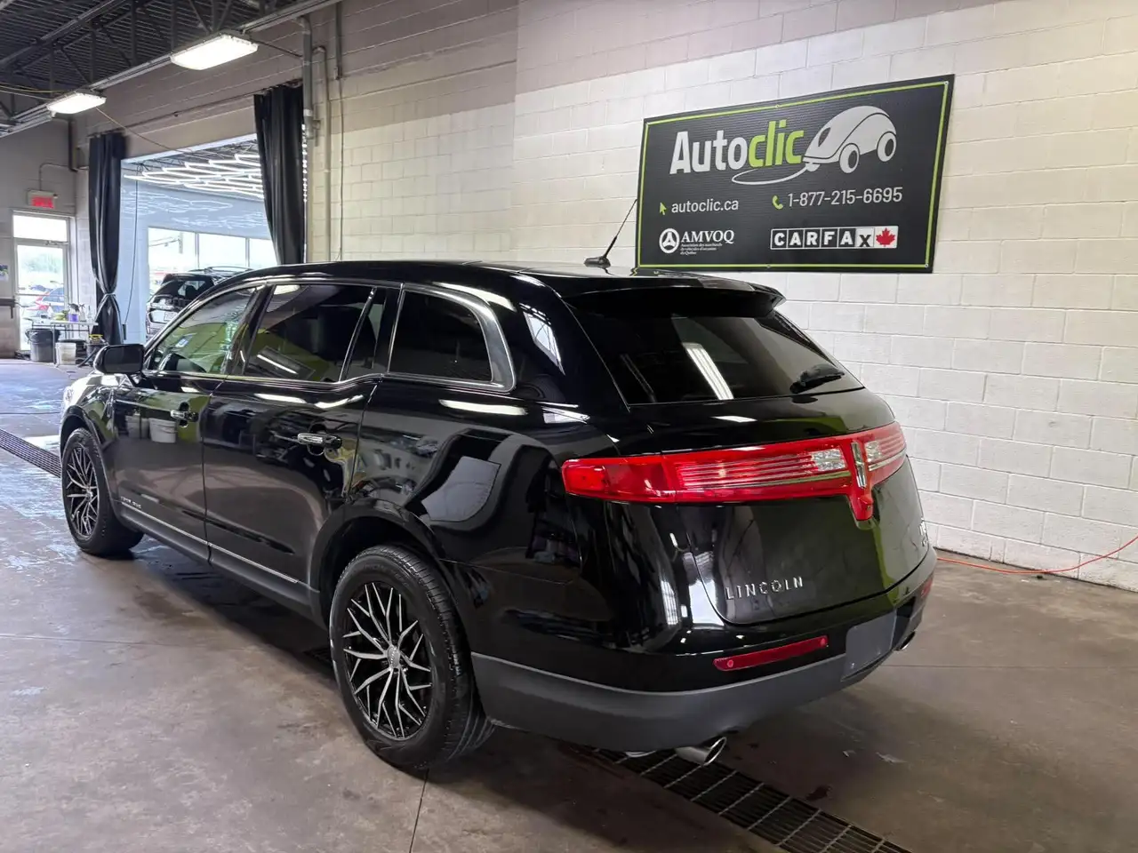 Lincoln MKT photo Lincoln MKT