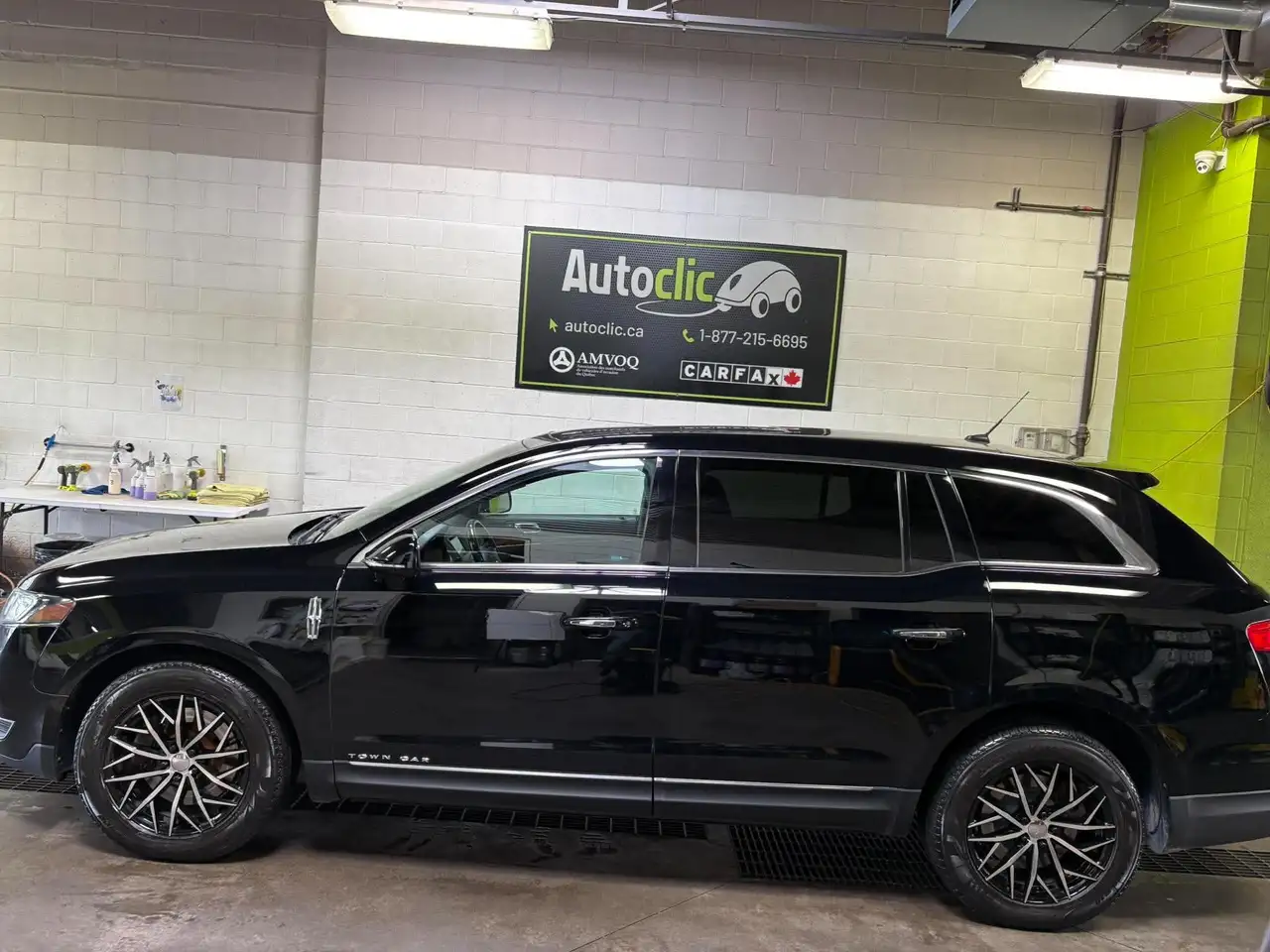 Lincoln MKT photo Lincoln MKT
