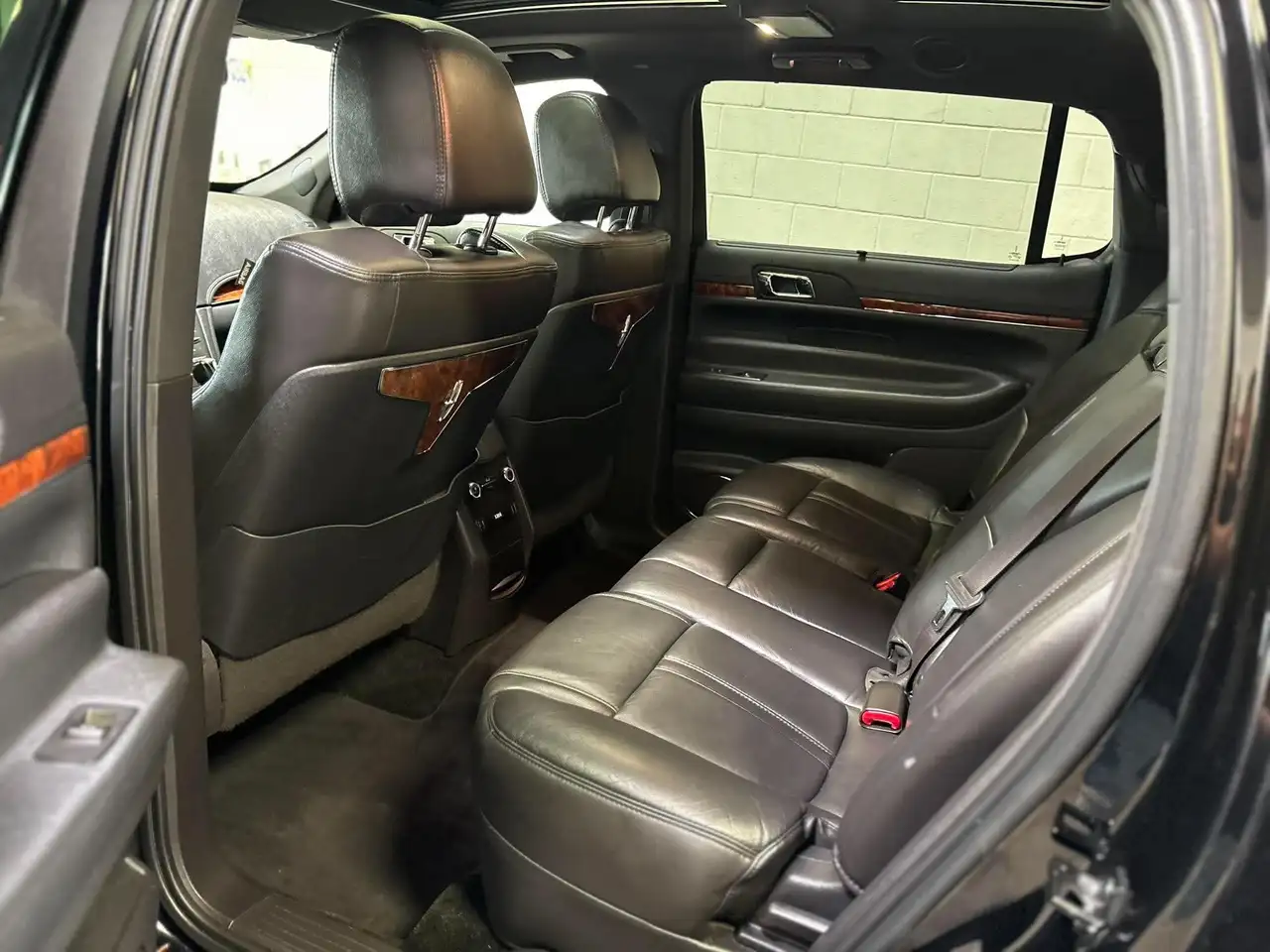 Lincoln MKT photo Lincoln MKT