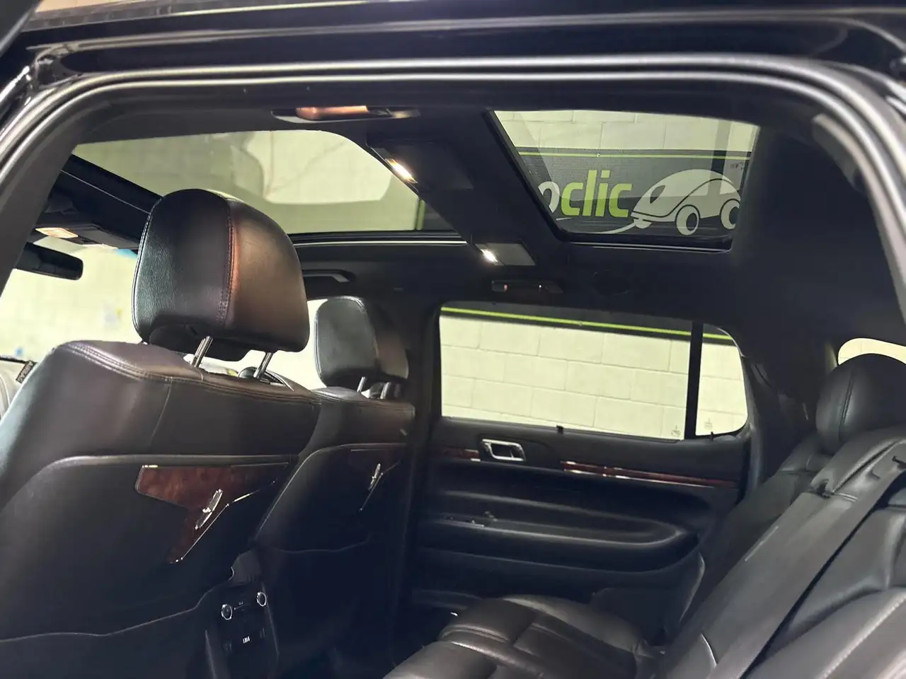 Lincoln MKT photo Lincoln MKT