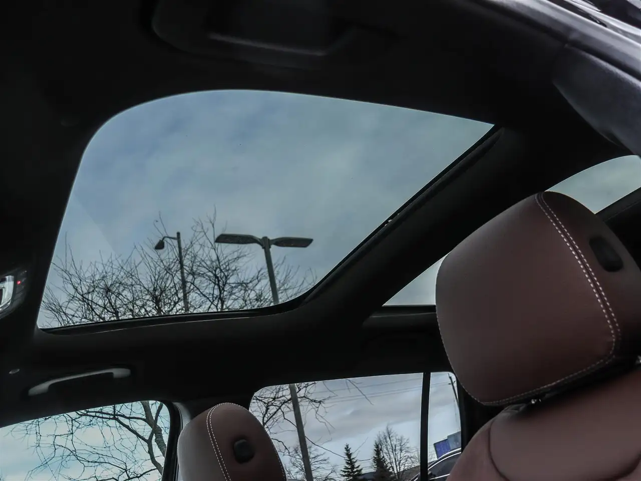 Mercedes-Benz GLB снимка Mercedes-Benz GLB