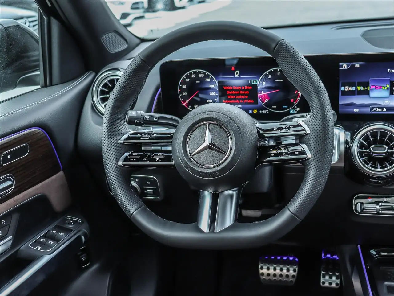 Mercedes-Benz GLB снимка Mercedes-Benz GLB