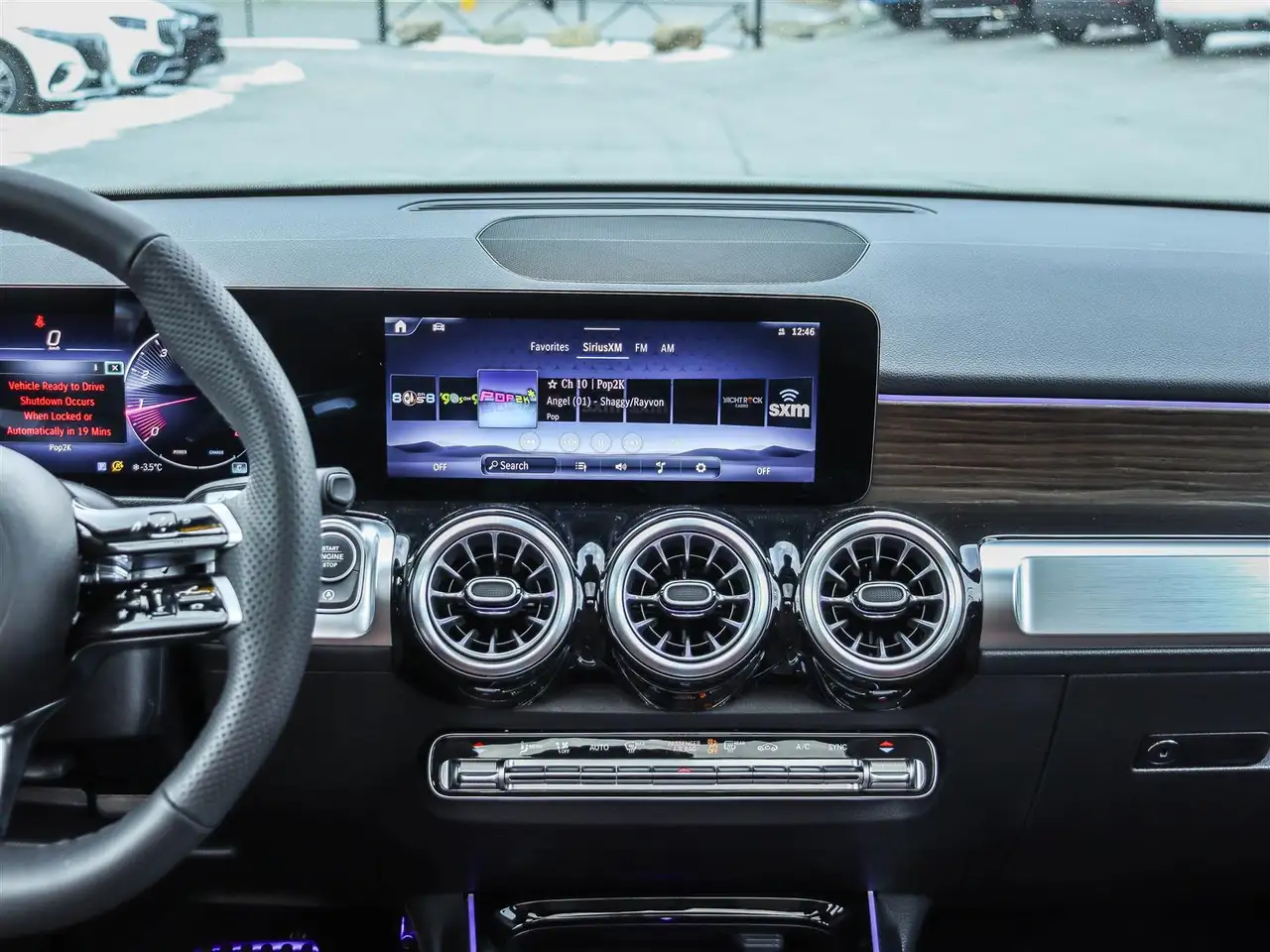 Mercedes-Benz GLB снимка Mercedes-Benz GLB