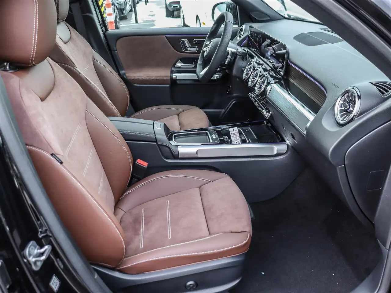 Mercedes-Benz GLB снимка Mercedes-Benz GLB