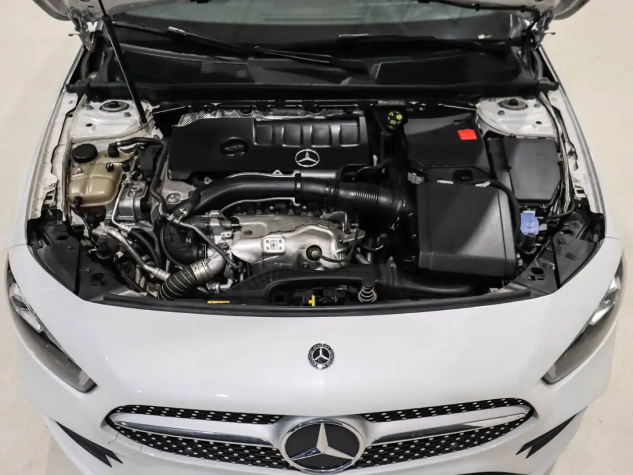Mercedes-Benz A-Class снимка Mercedes-Benz A-Class