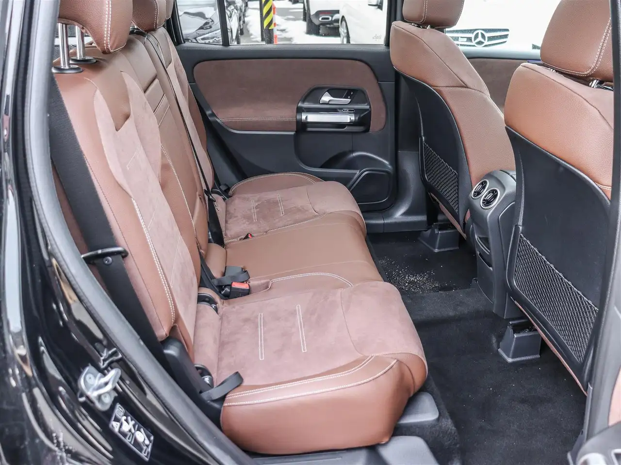 Mercedes-Benz GLB снимка Mercedes-Benz GLB