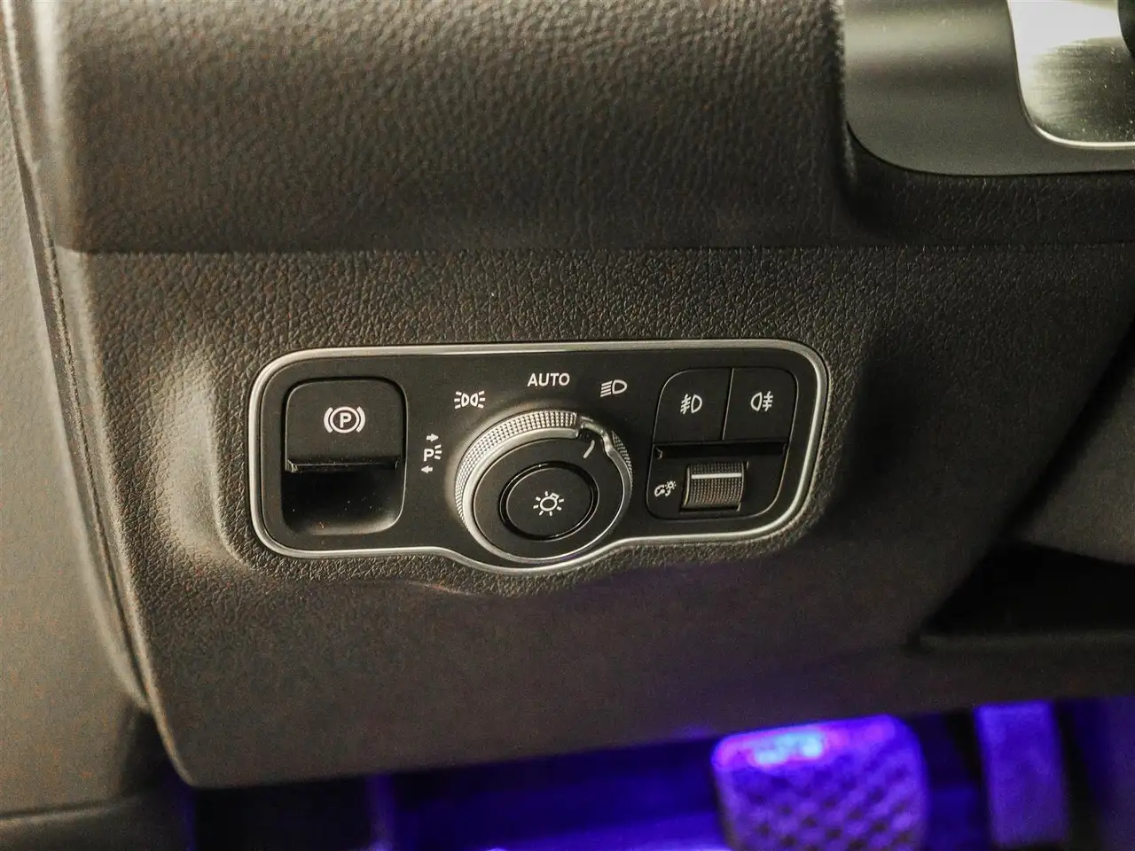 Mercedes-Benz GLB снимка Mercedes-Benz GLB