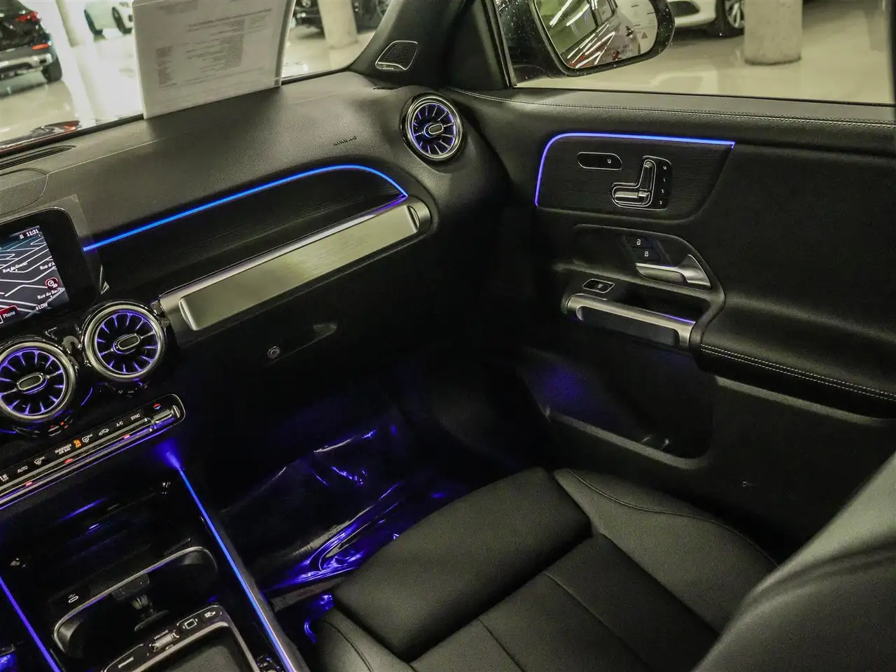 Mercedes-Benz GLB снимка Mercedes-Benz GLB