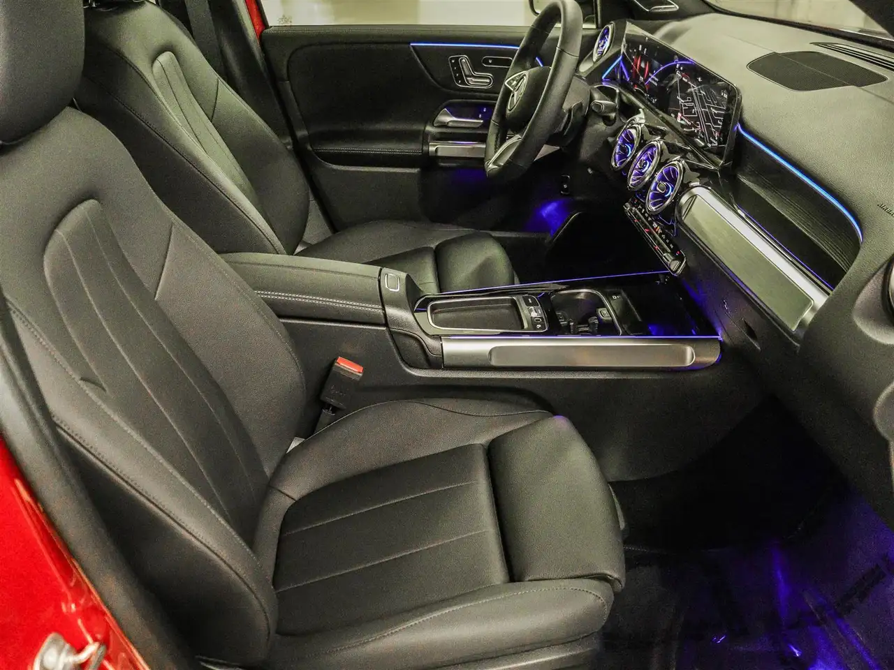 Mercedes-Benz GLB снимка Mercedes-Benz GLB