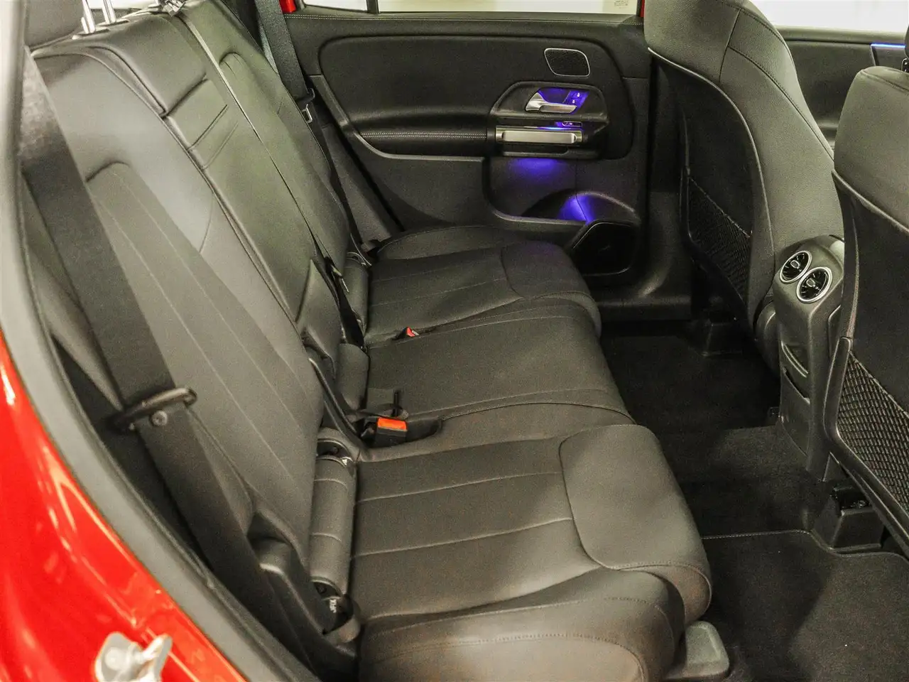 Mercedes-Benz GLB снимка Mercedes-Benz GLB