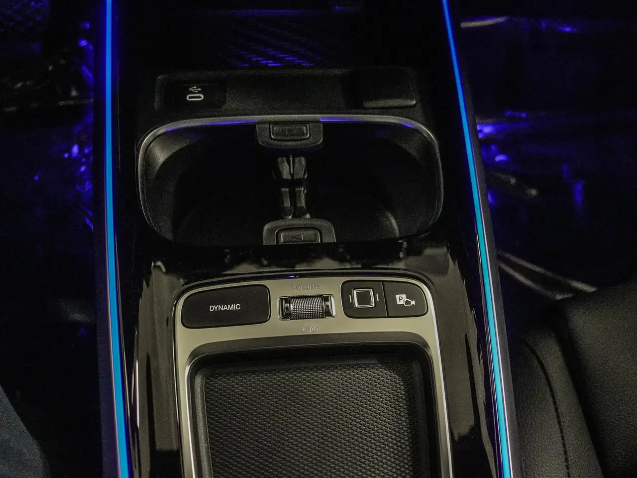 Mercedes-Benz GLB снимка Mercedes-Benz GLB