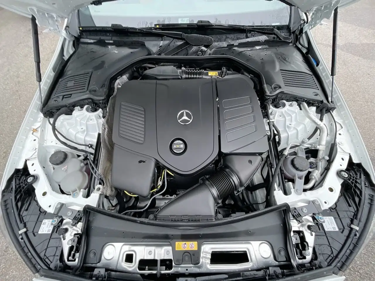 Mercedes-Benz C-Class снимка Mercedes-Benz C-Class