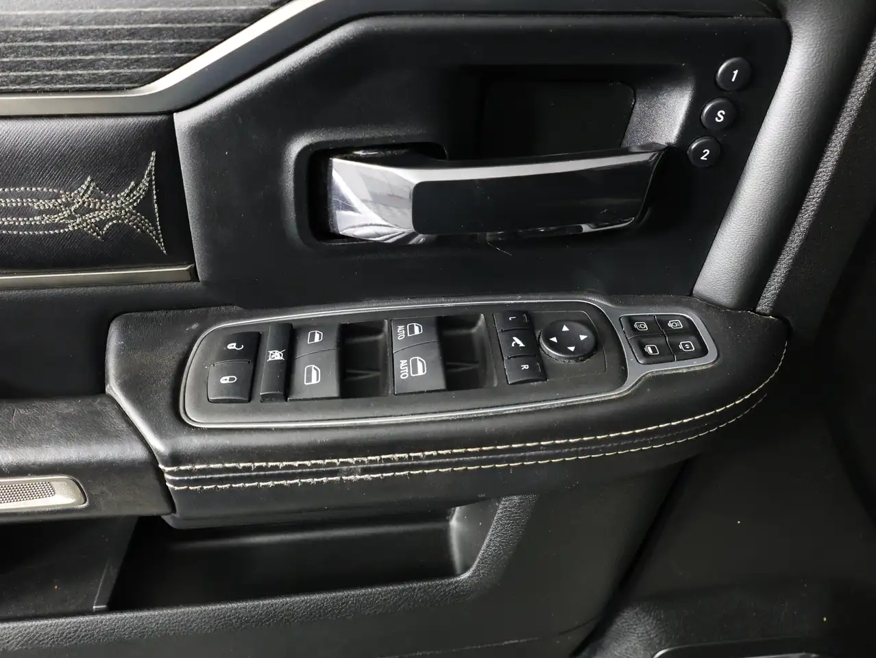 RAM 3500 снимка RAM 3500