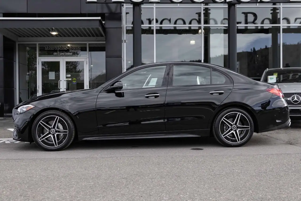 Mercedes-Benz C-Class снимка Mercedes-Benz C-Class