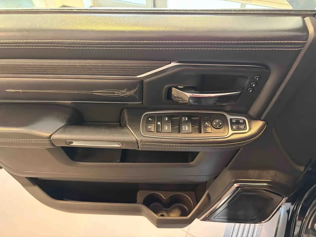 RAM 3500 снимка RAM 3500
