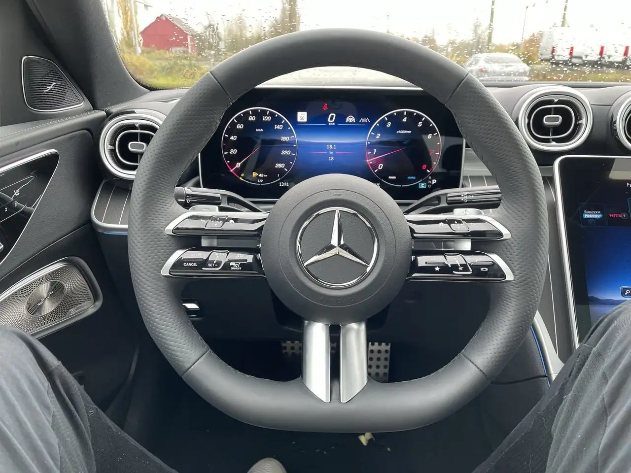Mercedes-Benz C-Class снимка Mercedes-Benz C-Class