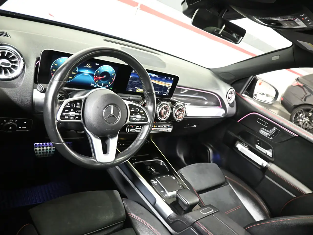 Mercedes-Benz GLB photo Mercedes-Benz GLB