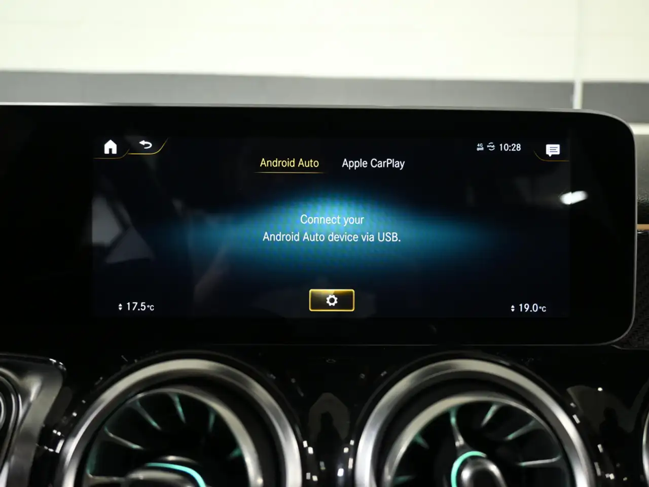 Mercedes-Benz GLB photo Mercedes-Benz GLB