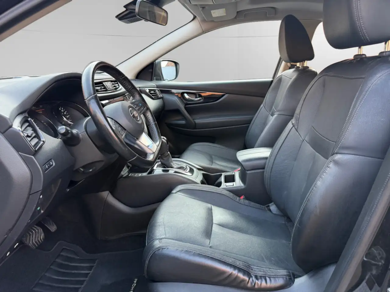 Nissan Qashqai снимка Nissan Qashqai