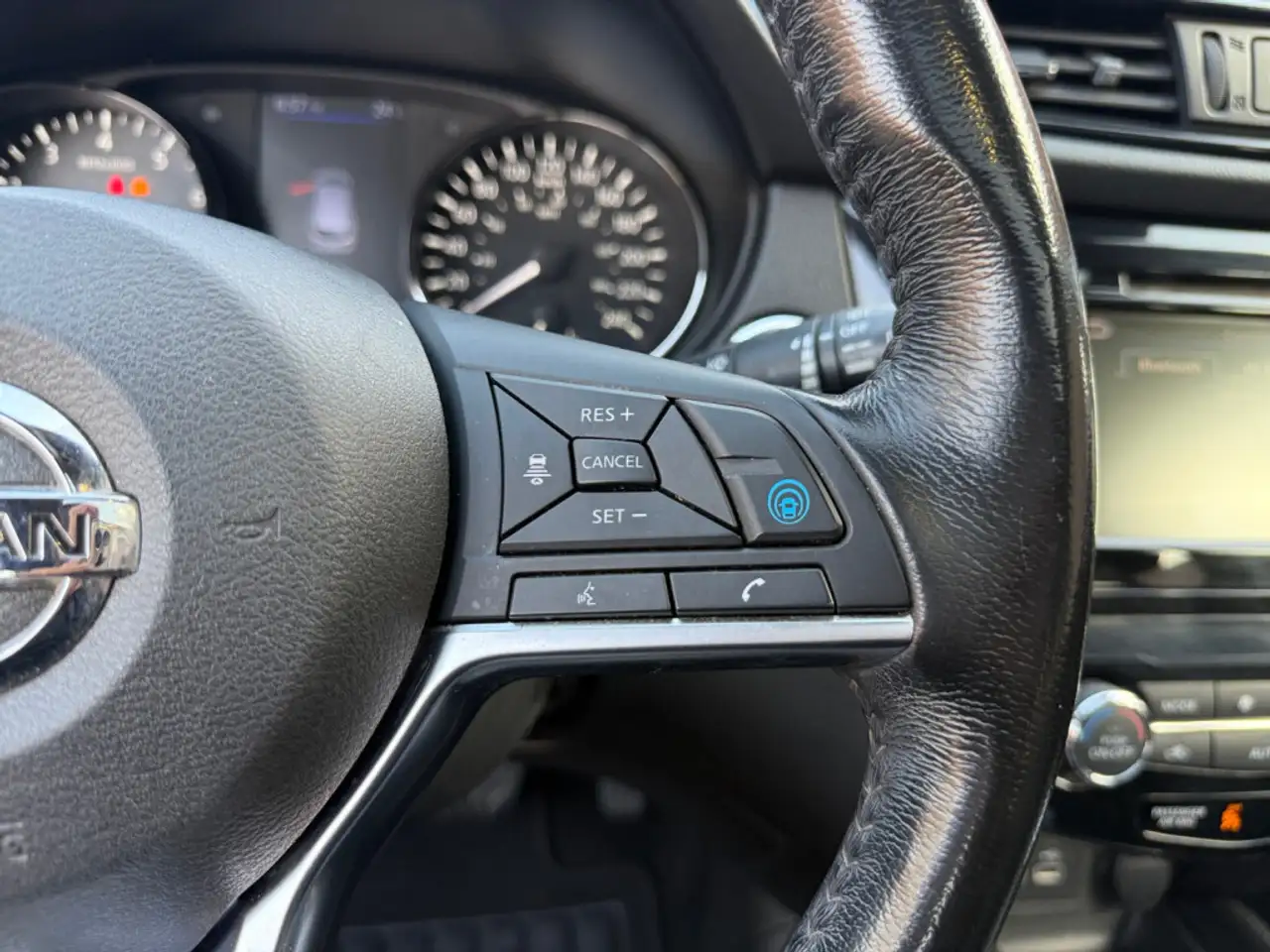 Nissan Qashqai снимка Nissan Qashqai