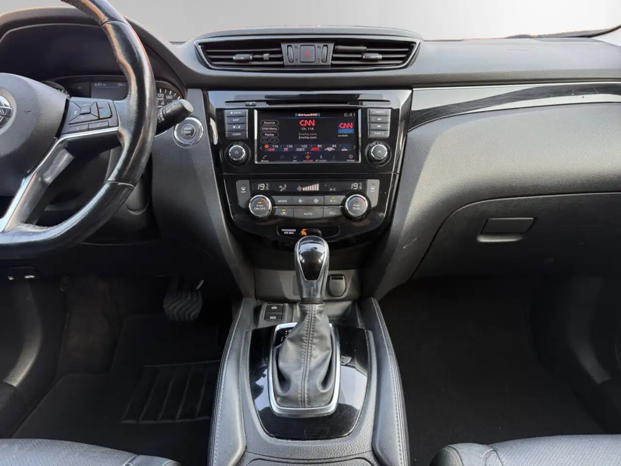 Nissan Qashqai снимка Nissan Qashqai