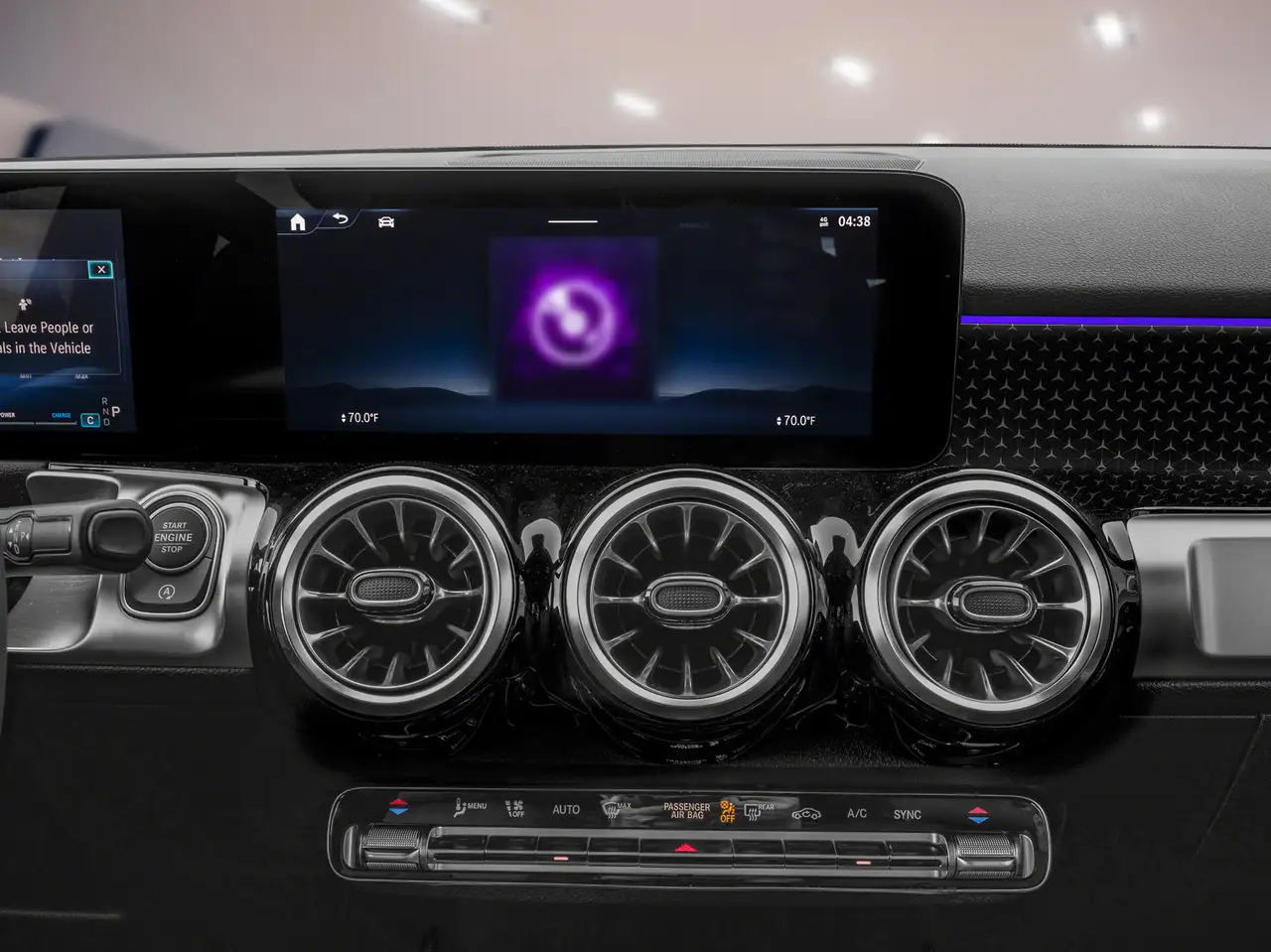 Mercedes-Benz GLB снимка Mercedes-Benz GLB