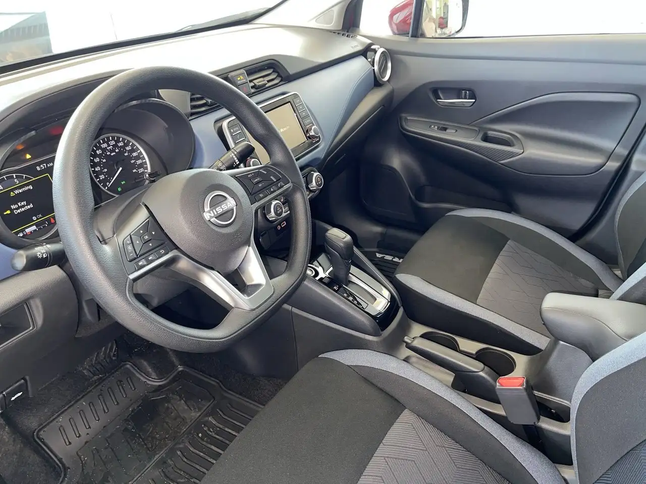 Nissan Versa снимка Nissan Versa