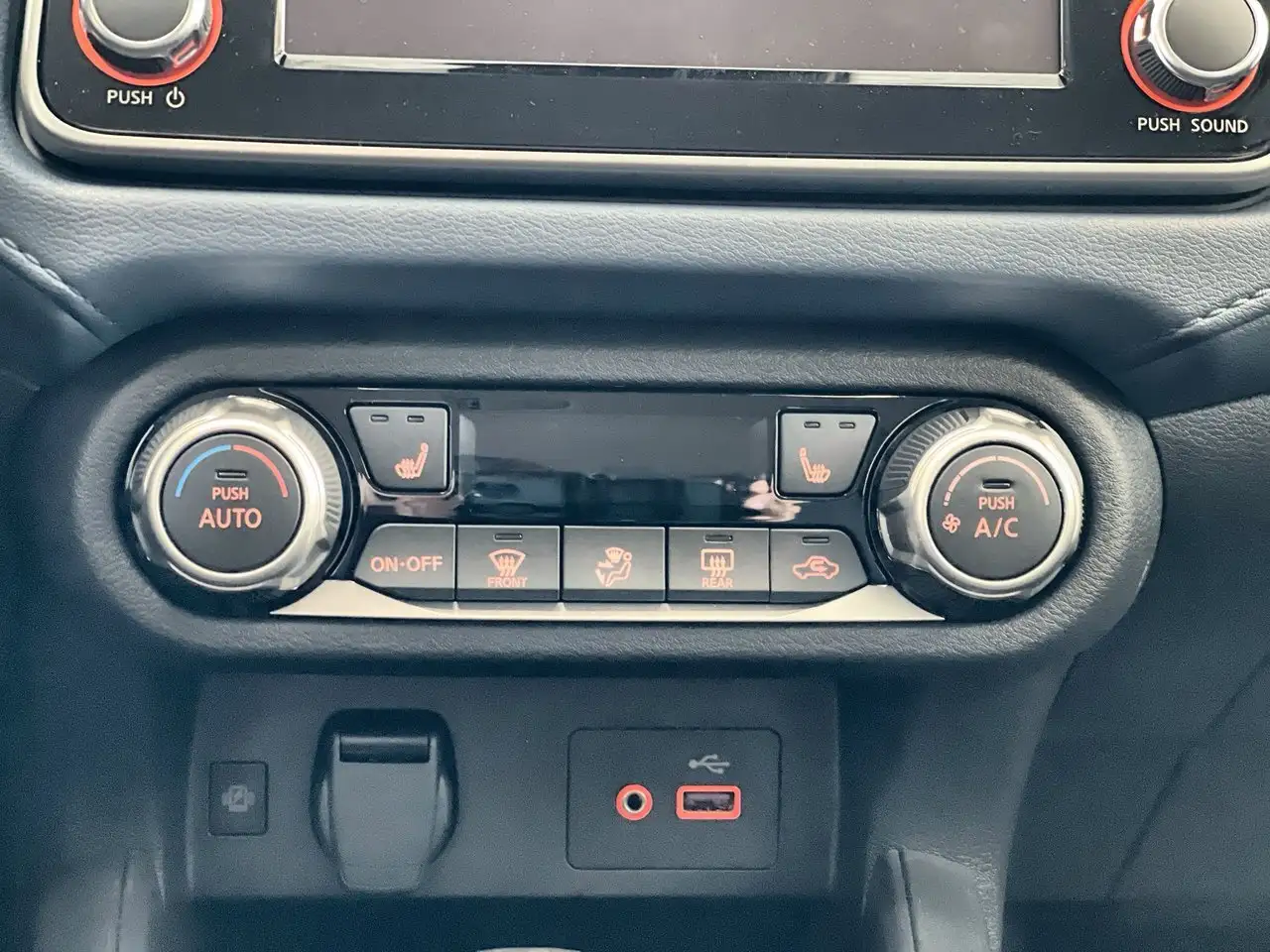 Nissan Versa снимка Nissan Versa