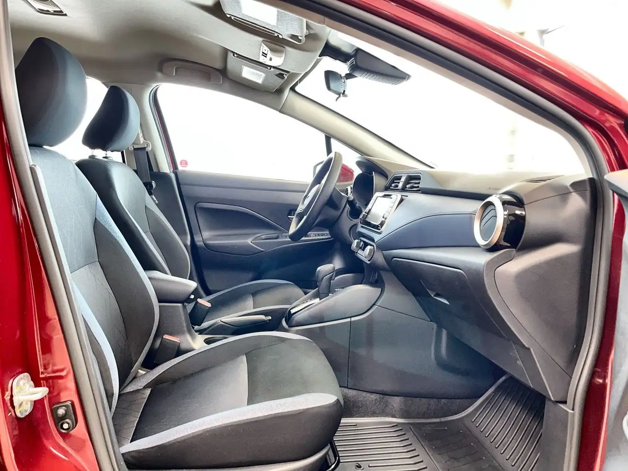 Nissan Versa снимка Nissan Versa