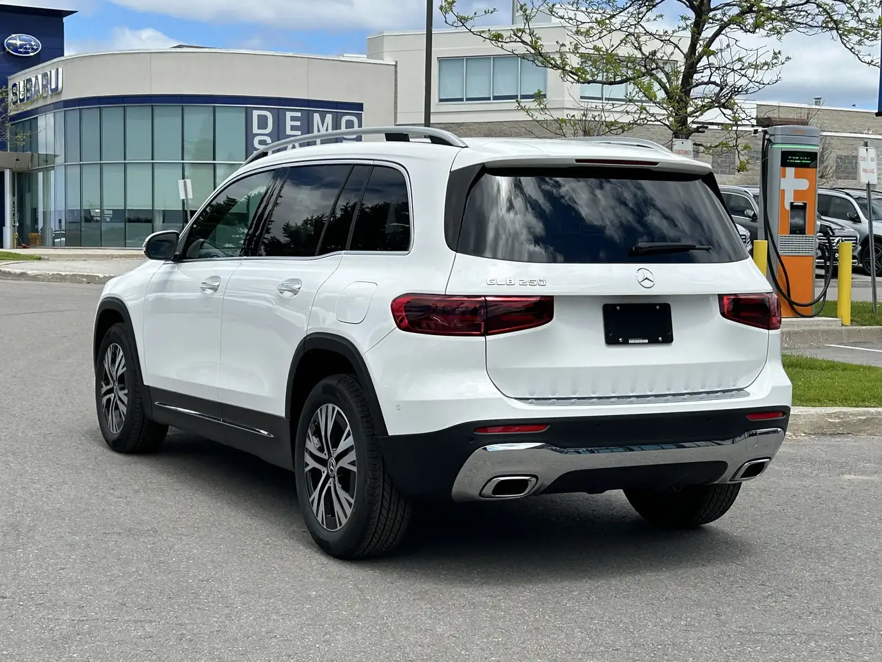 Mercedes-Benz GLB снимка Mercedes-Benz GLB