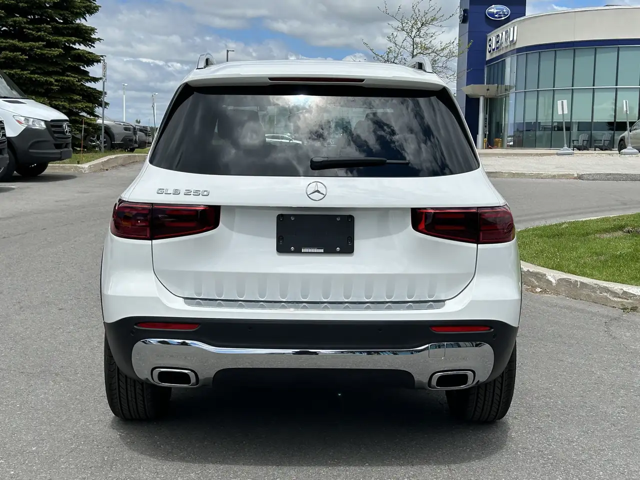Mercedes-Benz GLB снимка Mercedes-Benz GLB