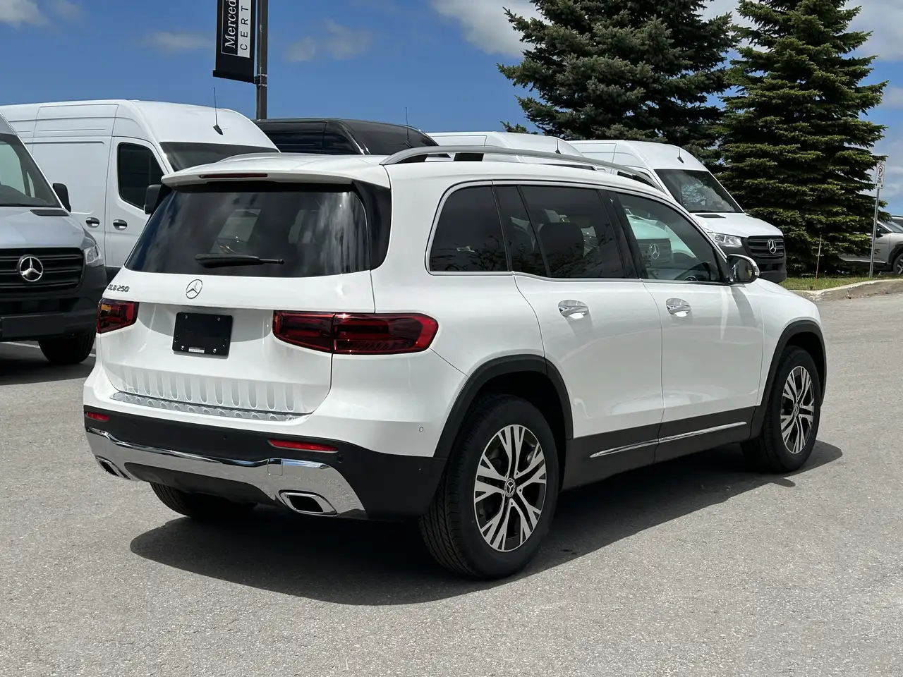 Mercedes-Benz GLB снимка Mercedes-Benz GLB