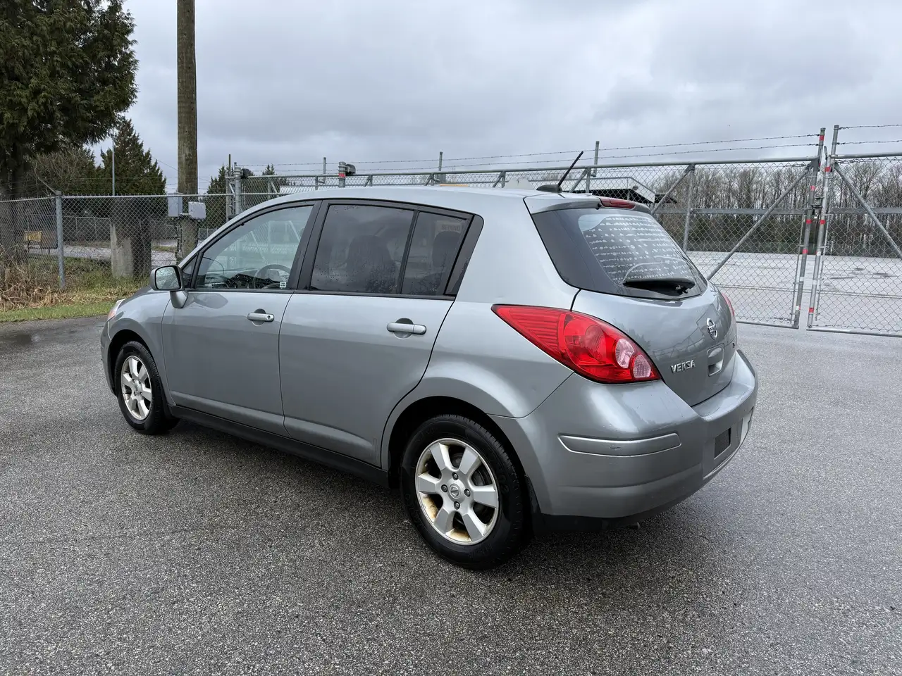 Nissan Versa photo Nissan Versa