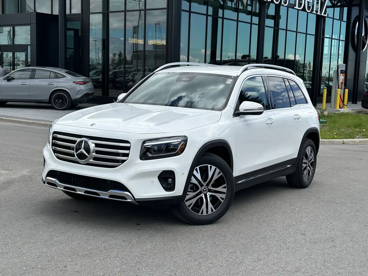 Mercedes-Benz GLB снимка Mercedes-Benz GLB