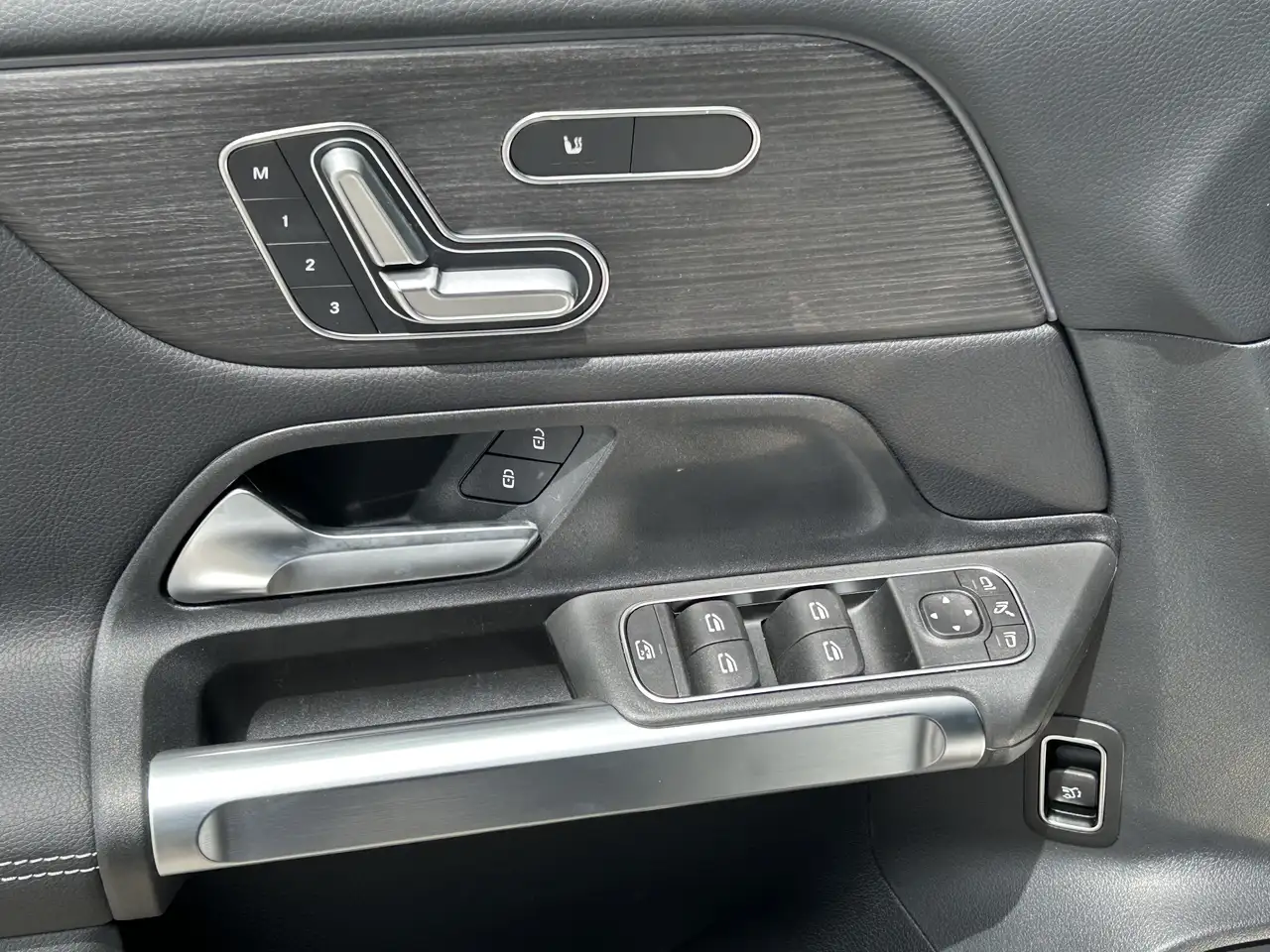 Mercedes-Benz GLB снимка Mercedes-Benz GLB