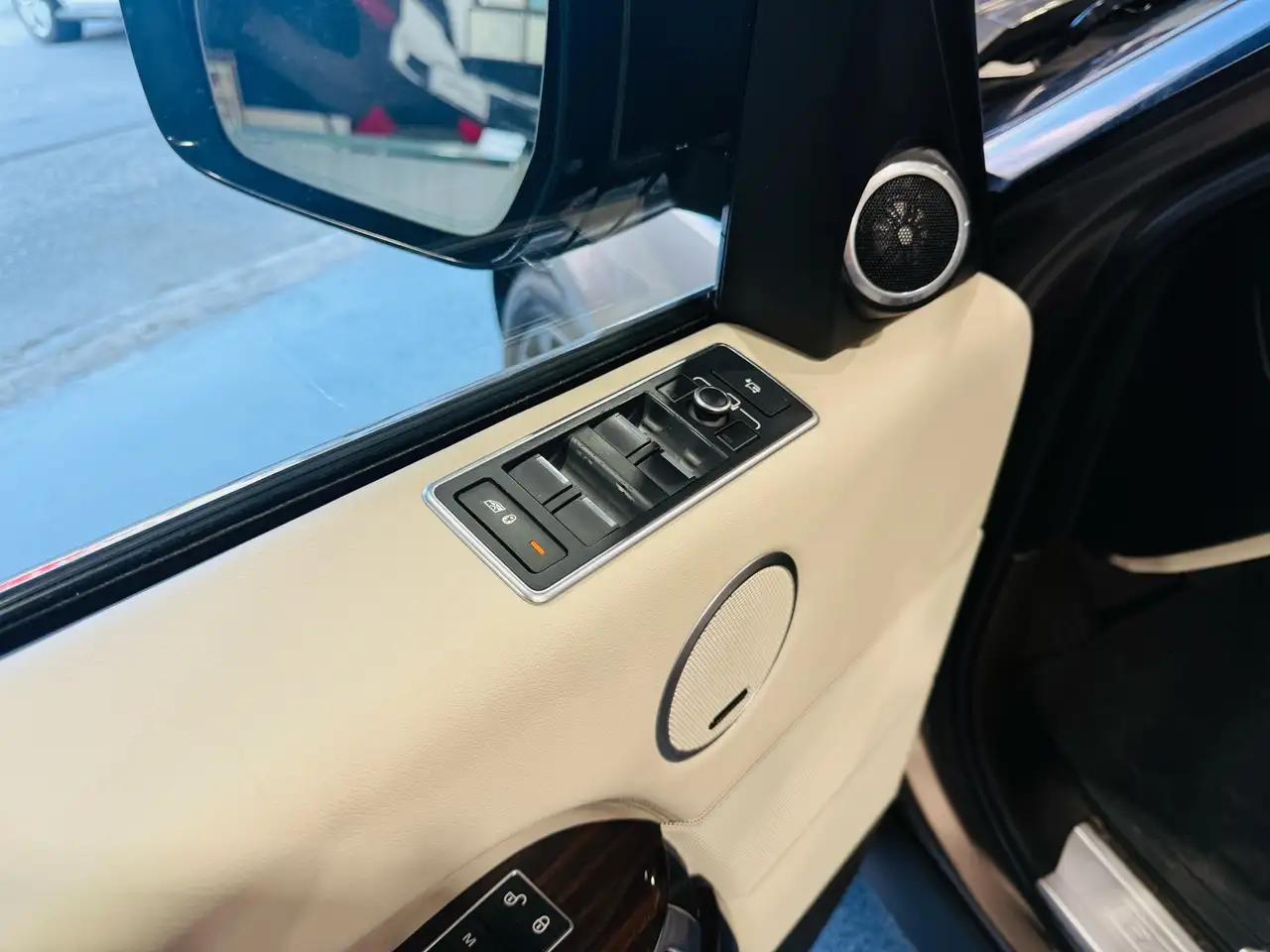 Land Rover Range Rover photo Land Rover Range Rover